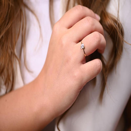 18K Gold Ring with Triangle Design