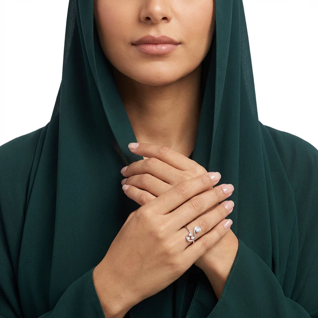 خاتم ذهب عيار 18 انيلو بتصميم مفتوح مرصع