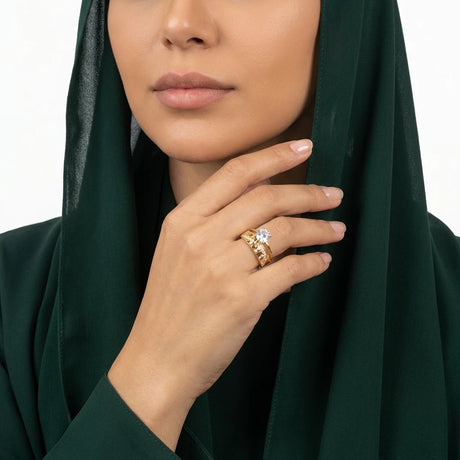 خاتم ذهب عيار 18 بفص أبيض في المنتصف