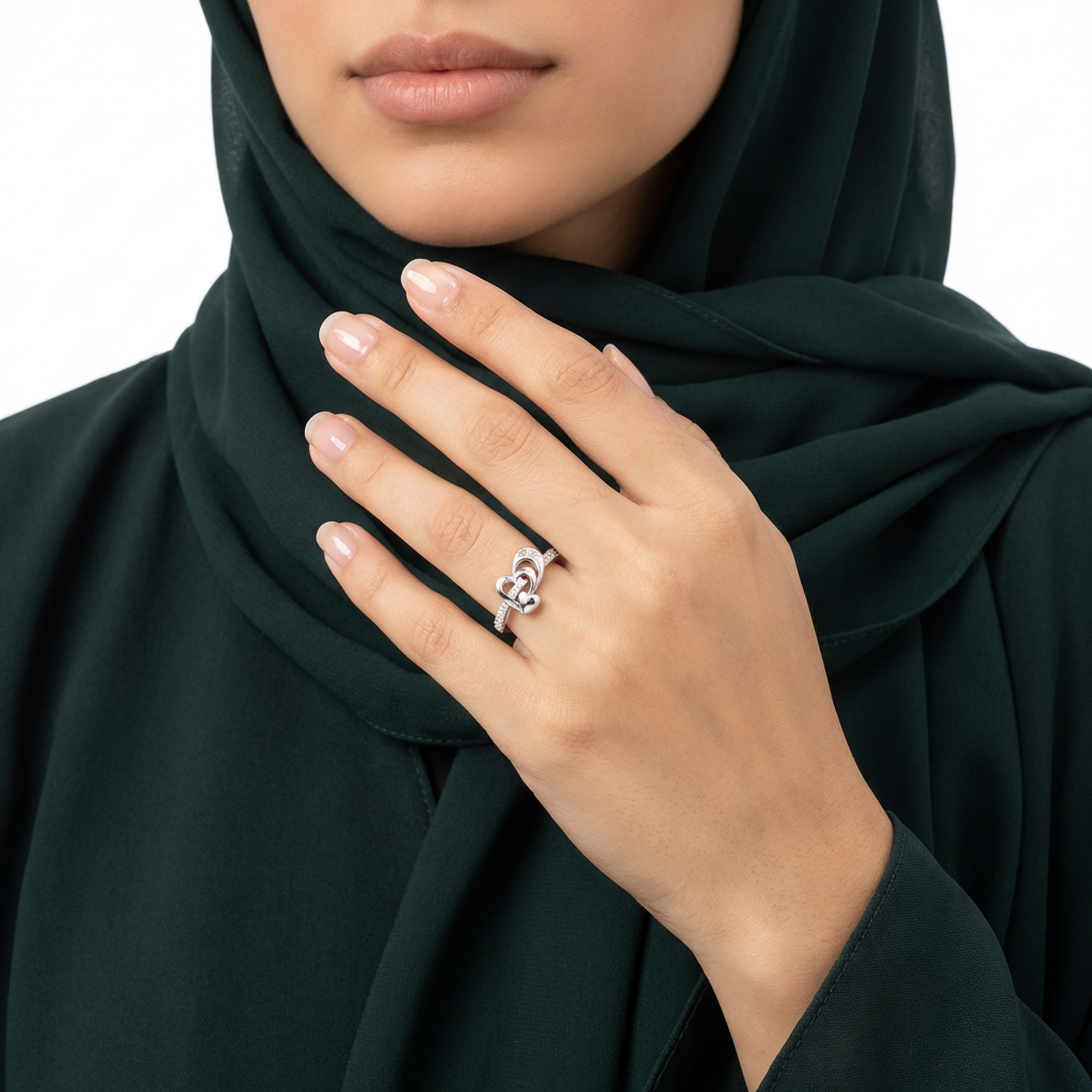 خاتم ذهب عيار 18 بتصميم قلوب