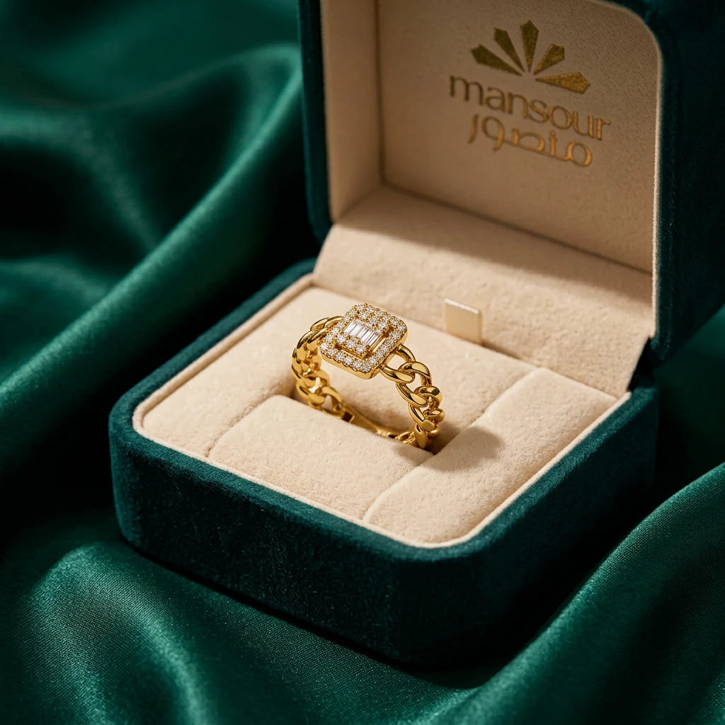 18K Gold Ring with Sparkling Stone Design