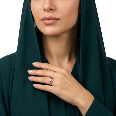 خاتم ذهب عيار 18 بتصميم مرصع بحجر بيضاوي