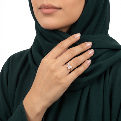 خاتم ذهب عيار 18 تصميم فراشة بفصوص لامعة