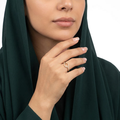 خاتم ذهب عيار 18 بفصوص انيقة على شكل دائرة
