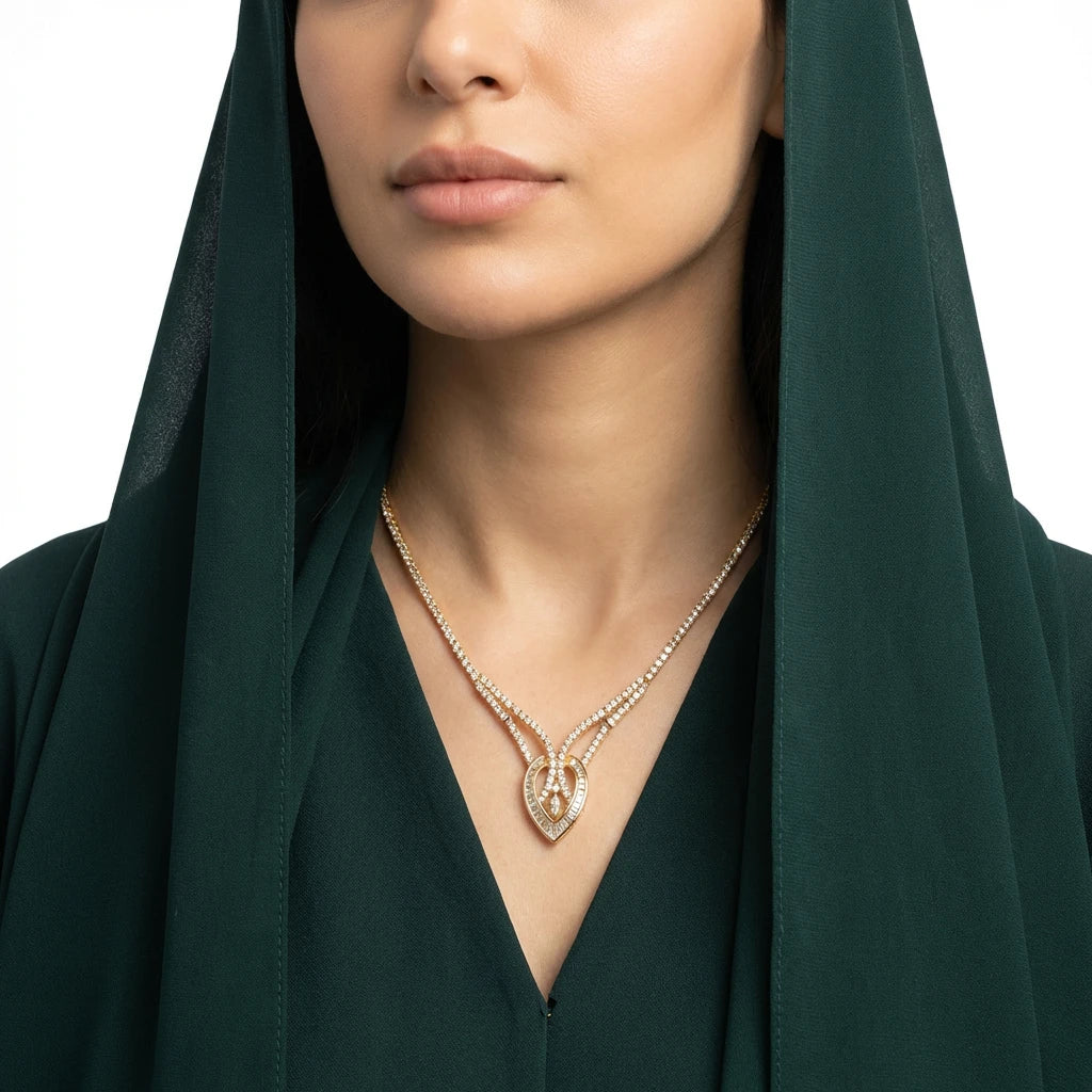 18K Gold Necklace with Pendant Design
