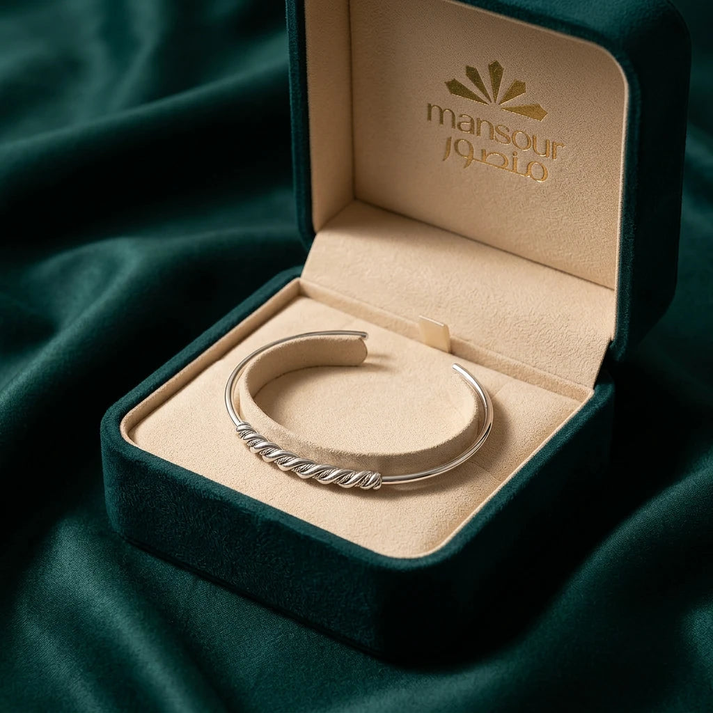 18K Gold Bracelet with Simple Single Row Design