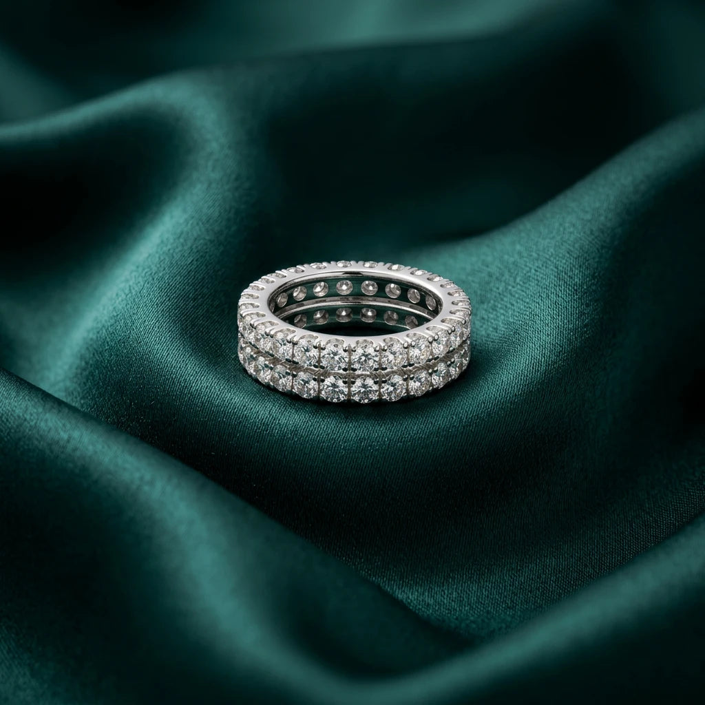 18K White Gold Ring with Yolande Shining Gemstones Design