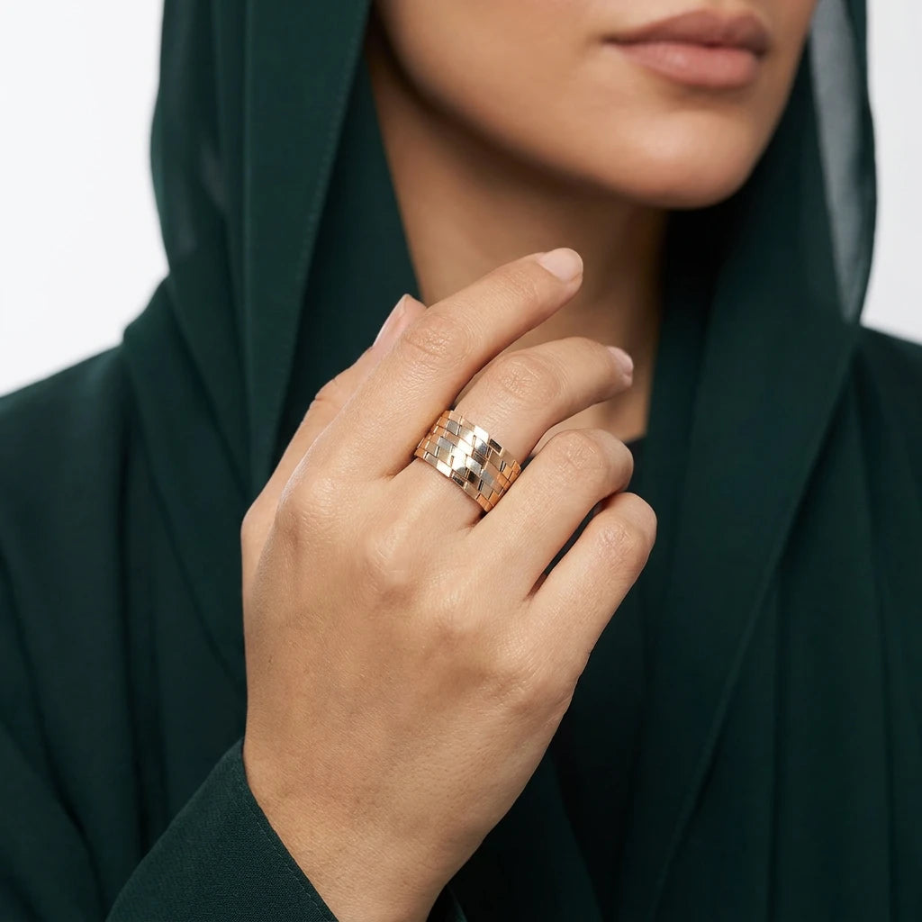 دبلة ذهب عيار 18 بليزنس بتصميم لونين