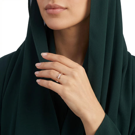 خاتم ذهب عيار 18 بتصميم مفتوح بفصوص