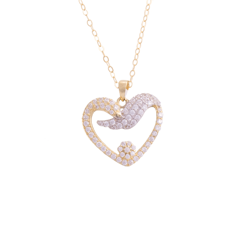 عقد ذهب عيار 18 بتصميم قلب أنيق، يظهر تفاصيله اللامعة وجمالية الشكل في الصورة.