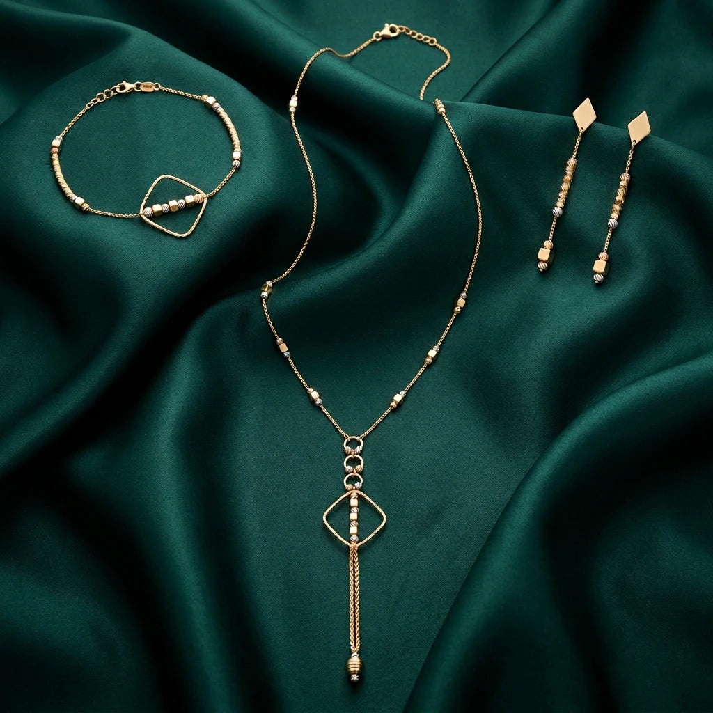 Half set of 18K gold with a flowing geometric design