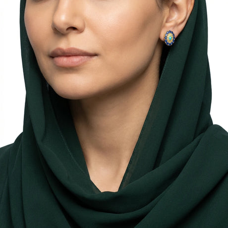 حلق ذهب عيار 18 لون السماء بتصميم دائري ملون