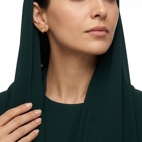 حلق ذهب عيار 18 بتصميم قلب مع زهرة