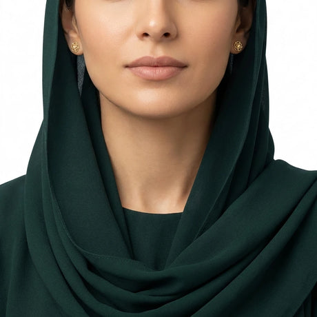 حلق ذهب عيار 18 بفص لامع في المنتصف