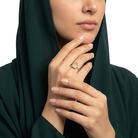 خاتم ذهب عيار 18 بفصوص صغيرة براقة
