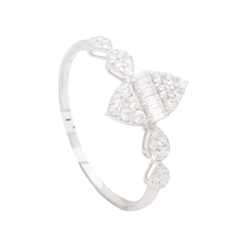 18K Gold Ring with Shiny Oval Stone