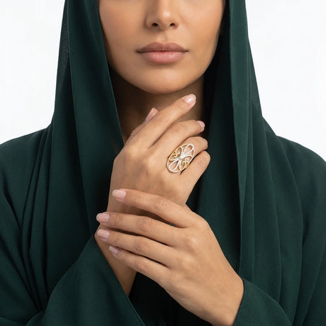 خاتم ذهب عيار 18 بتصميم لونبن أنيق