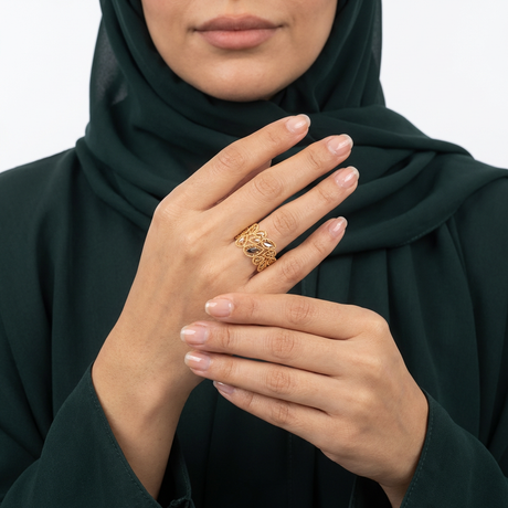 خاتم ذهب عيار 21 بتصميم دمعة ملونة