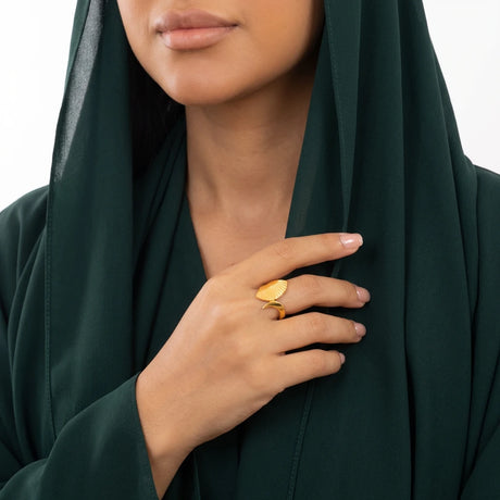 خاتم ذهب عيار 21 بتصميم صدفة