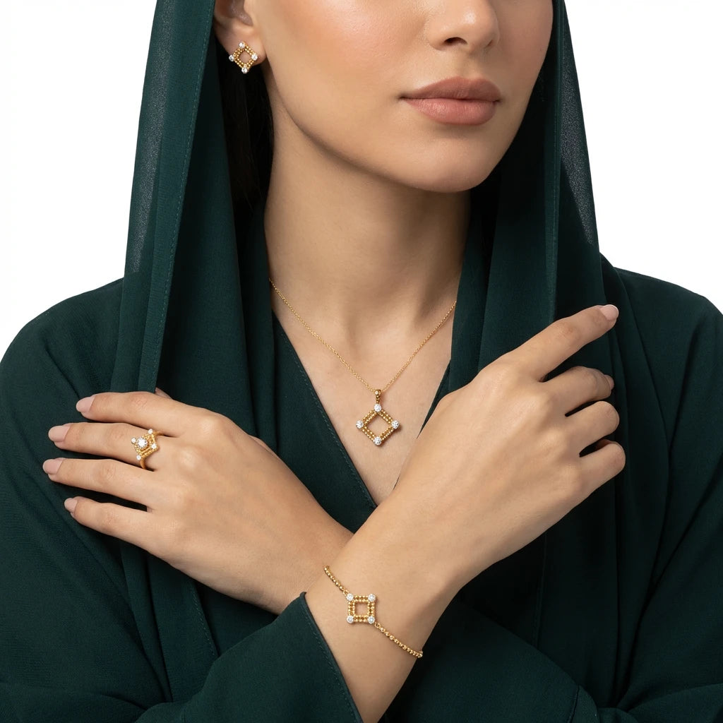 18K Gold Set with Shining Gemstones and Geometric Design