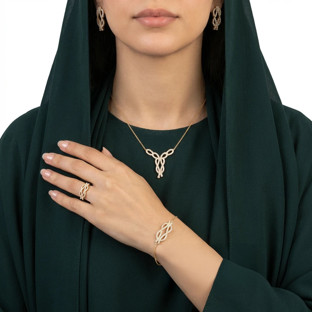 طقم ذهب عيار 18 بتصميم متشابك