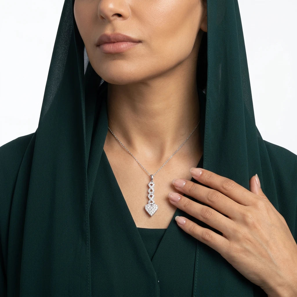 18K Gold Necklace with Shining Heart-Shaped Gemstones