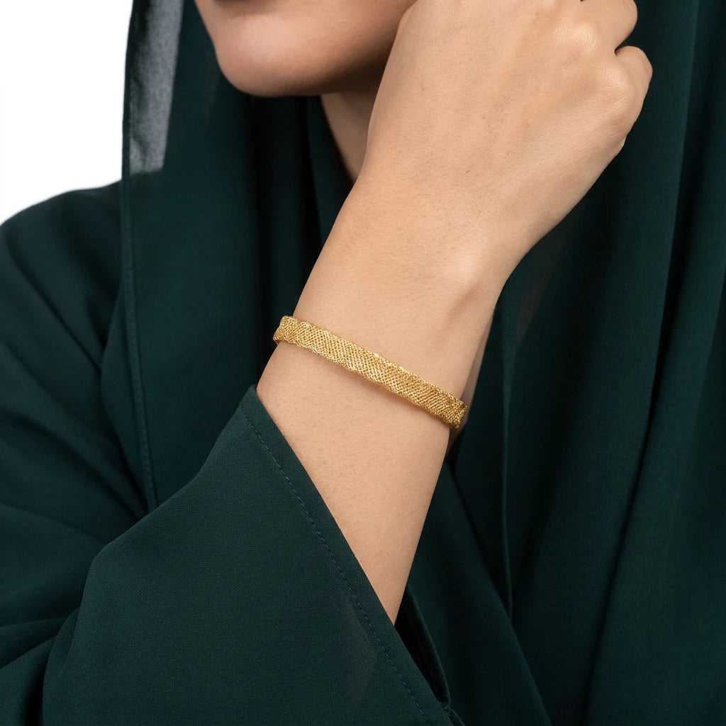 اسورة من الذهب عيار 18 بتصميم بسيط