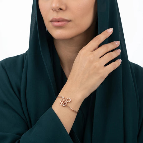 اسوارة ذهب عيار 18 بتصميم كلاسيكي مفتوح