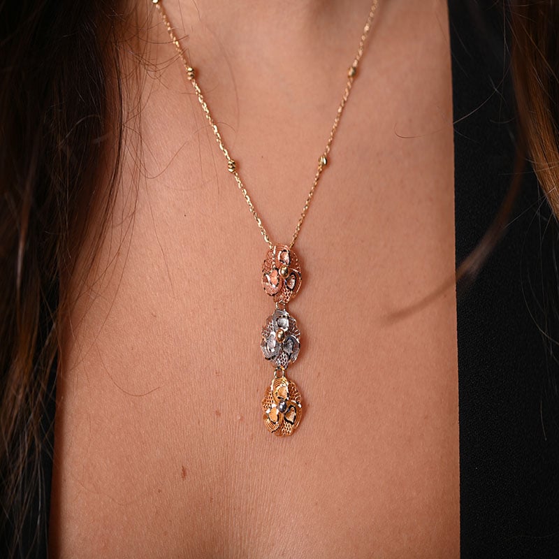 18K gold set with a three-colored rose design