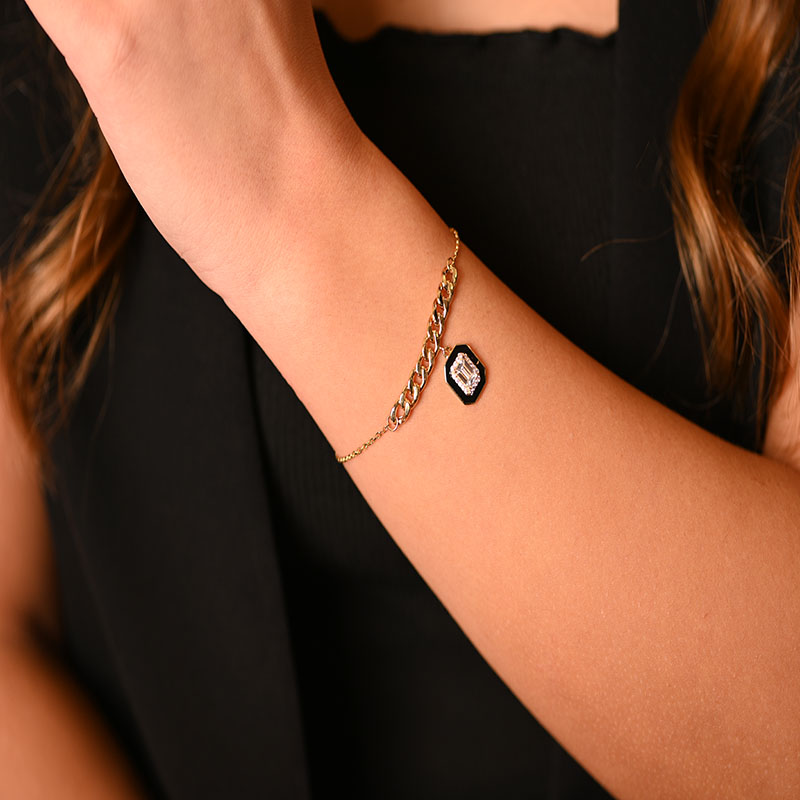 18K Gold Bracelet with Geometric Charm and Sparkling Stones