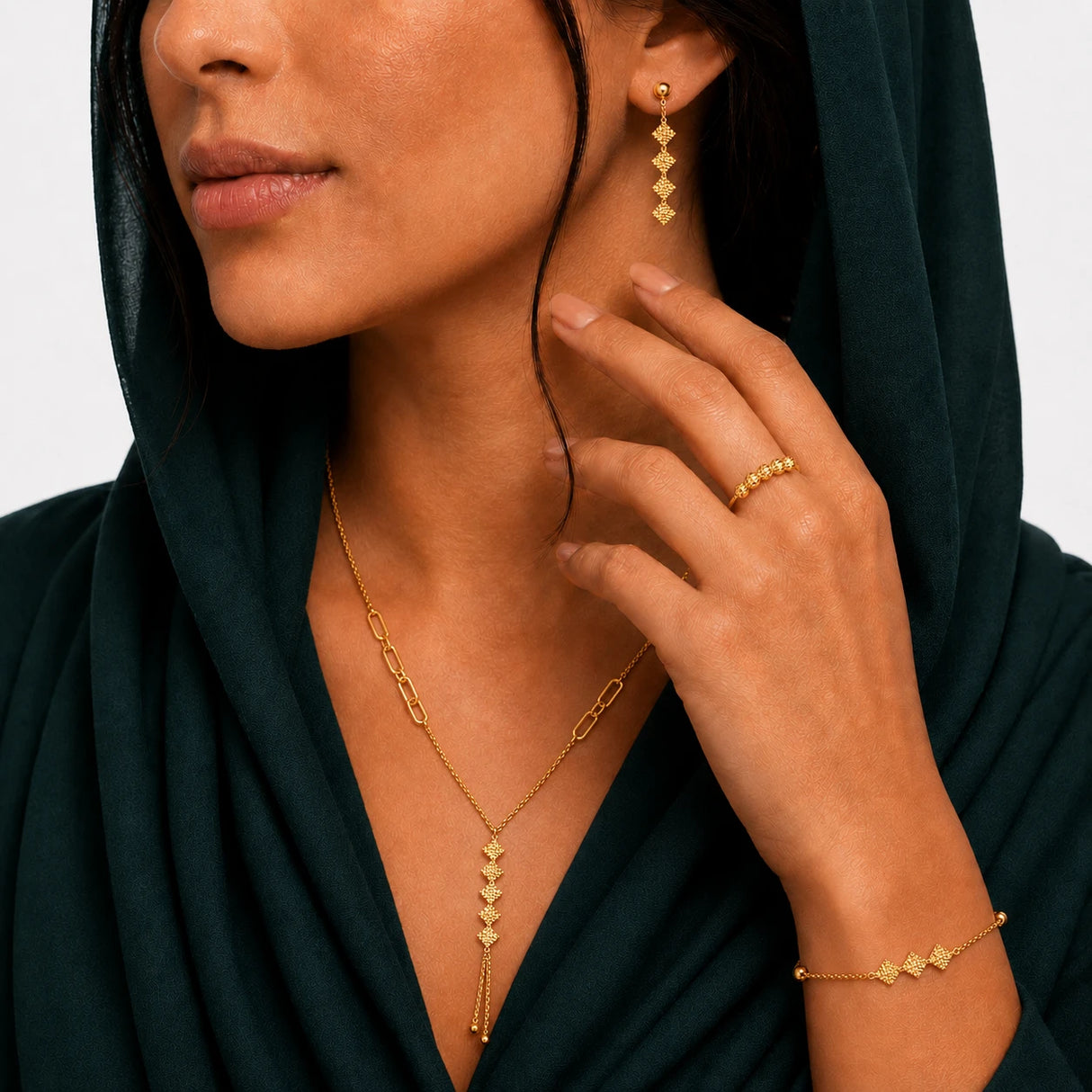 طقم المعين ذهب عيار 18