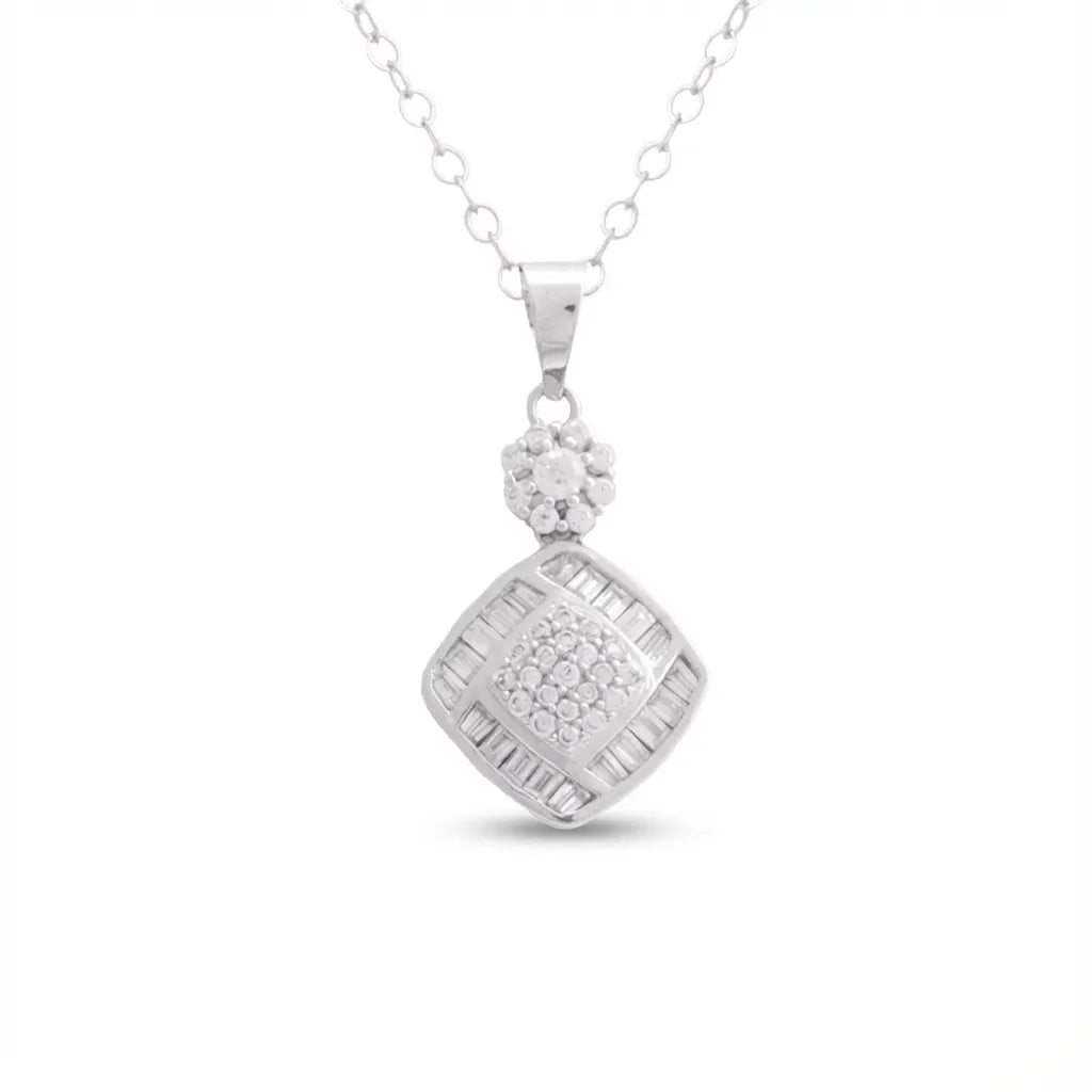 18K Gold Necklace with Classic Design