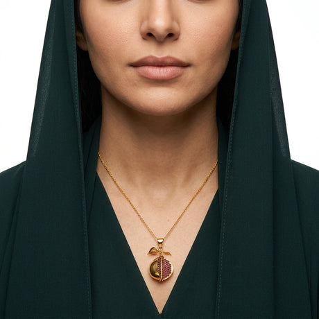 عقد ذهب عيار 21 بتصميم رمانة مرصعة
