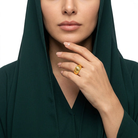 خاتم ذهب عيار 18 بتصميم بارز مزخرف