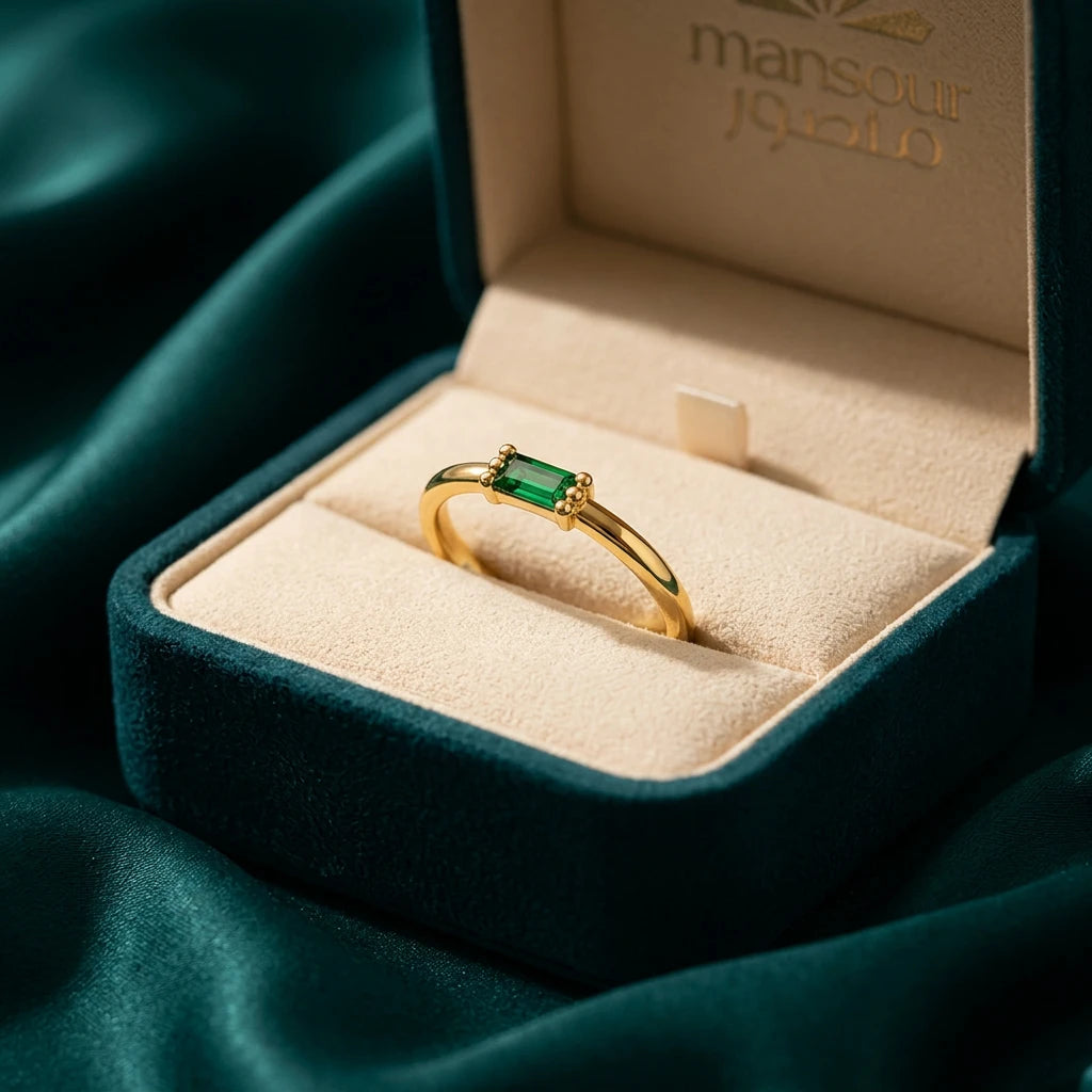 18K Gold Ring with Delicate Small Stone Design