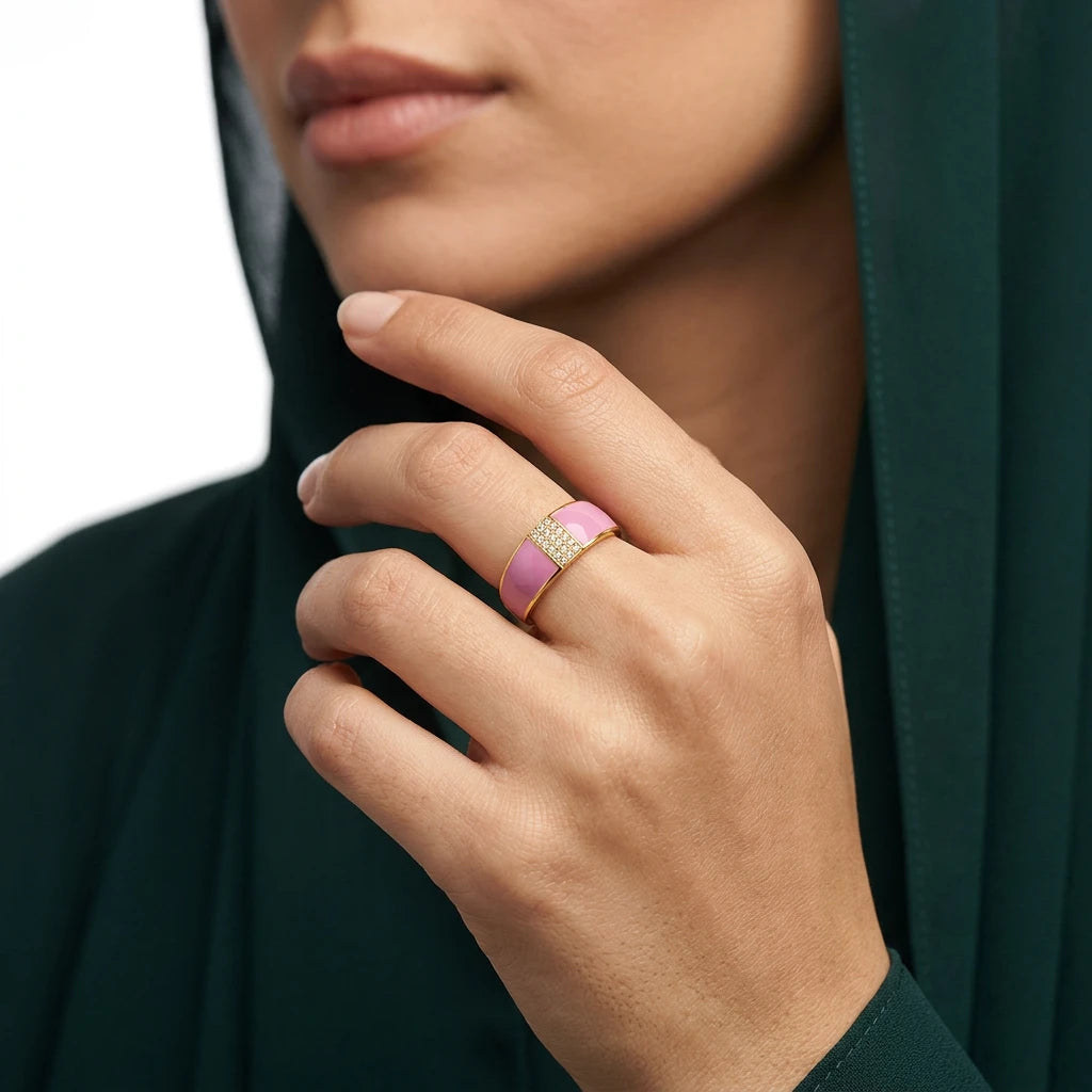 18K Gold Ring with Embellished Stone Design In Colorful