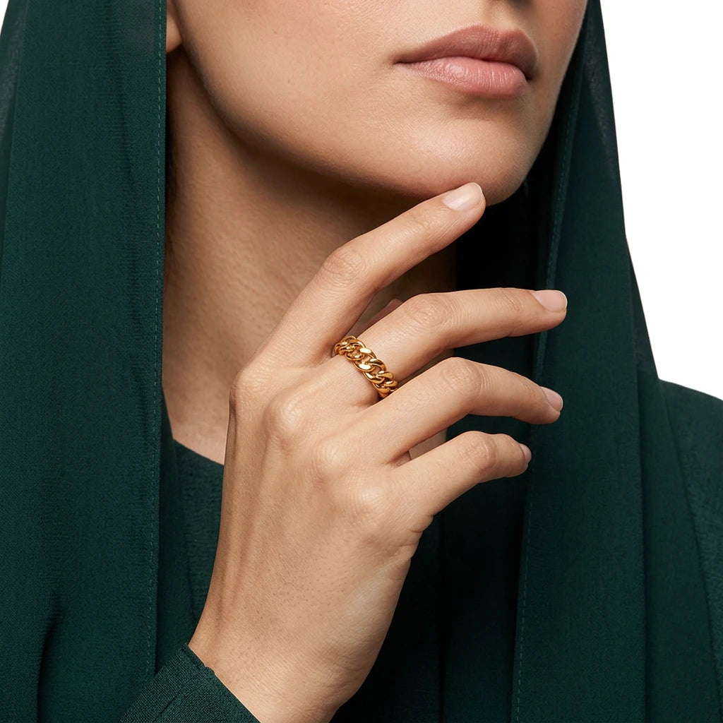 18K Gold Ring with Finale Design