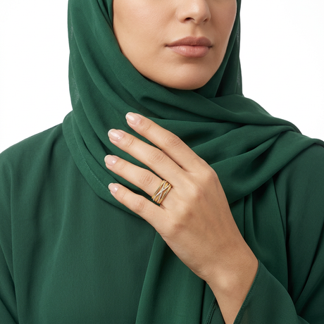 18K Gold Ring with Elegant Interlocking Design