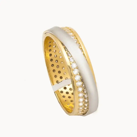 دبلة ميسا ذهب عيار 18 بتفاصيل لامعة وحافة مطفية - منصور للذهب