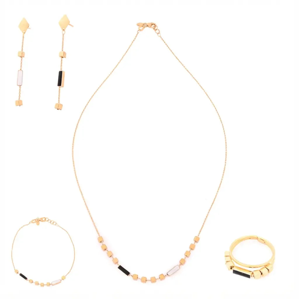 18K Gold Set with a Geometric Design