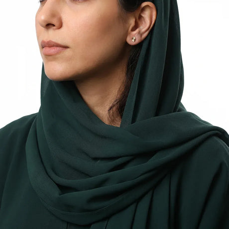 أقراط ذهب عيار 18 بتصميم كلاسيكي