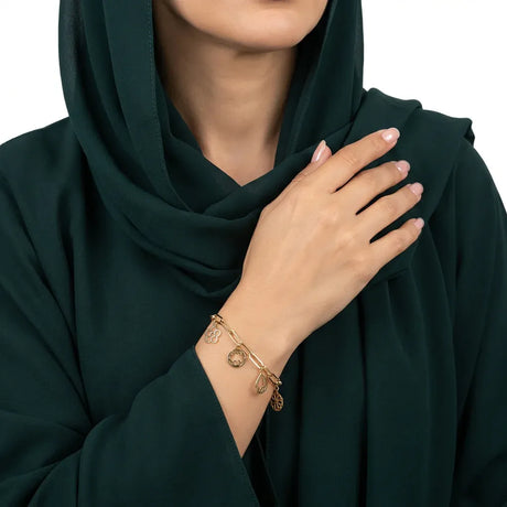 أسورة ذهب عيار 18 بتصميم زهور متدلية