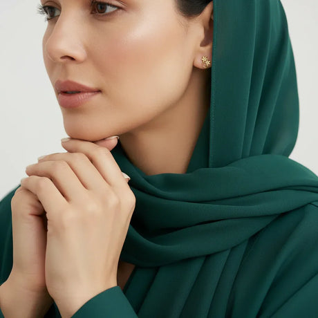 أقراط ذهب عيار 18 بتصميم زهور متشابكة