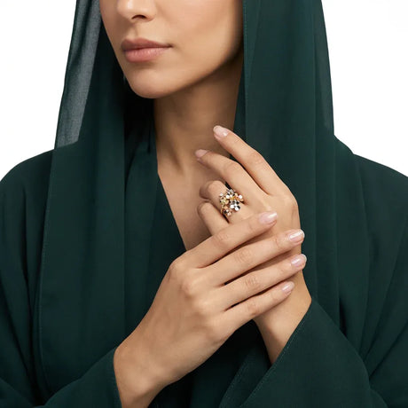 خاتم ذهب عيار 18 شكل بوكيه ورد بفصوص