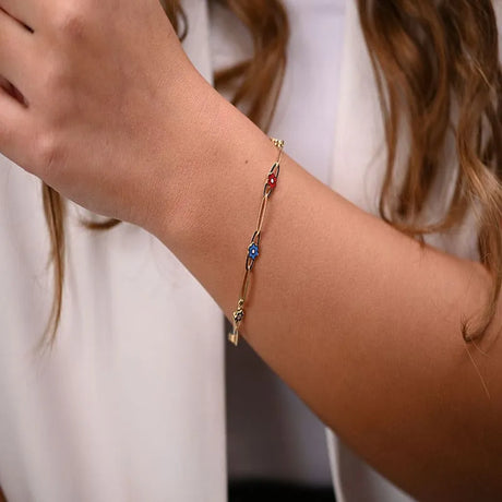 18K Chain Bracelet with Delicate Flower Design