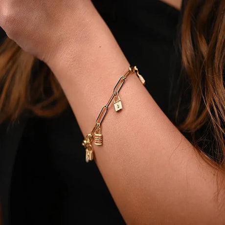 18K Chain Bracelet with Elegant Locks Design