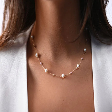 18K Gold Pearl Necklace with Delicate Design