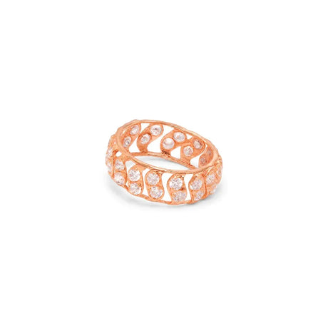 18K Gold Ring with Embellished Stones Design