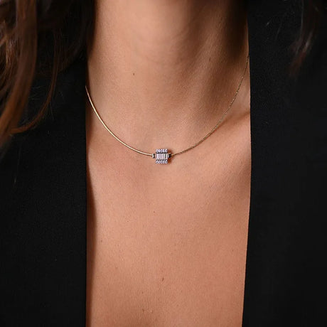 18 karat gold half set with a simple horizontal bar design