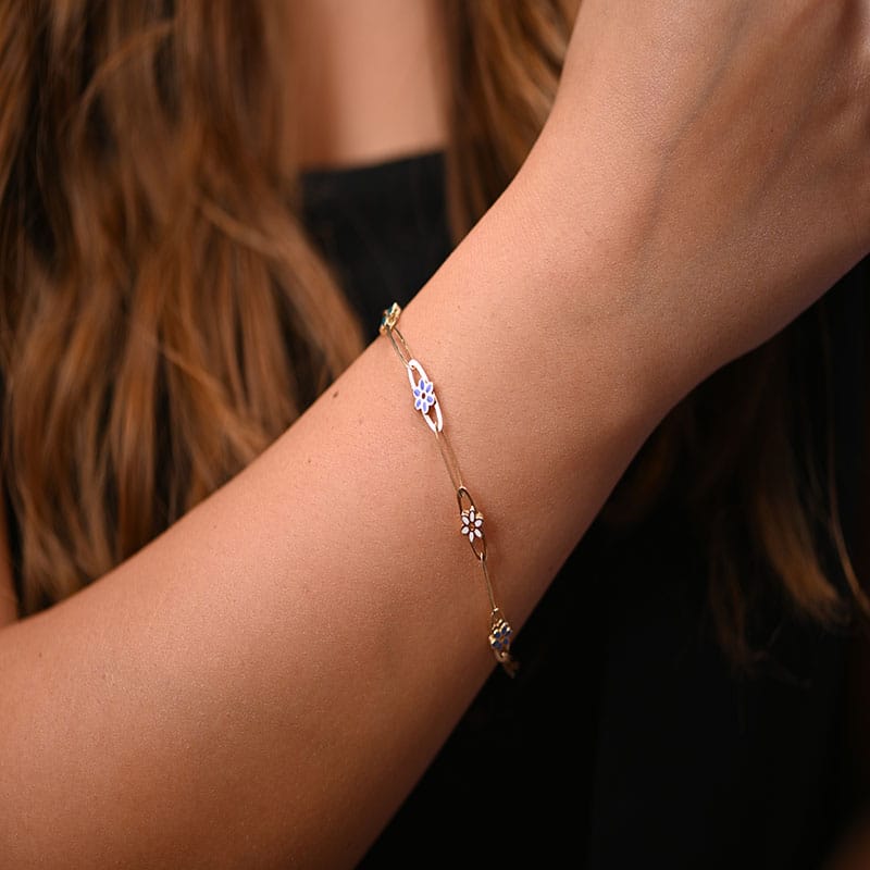 18K Gold Bracelet with Elegant Flower Design
